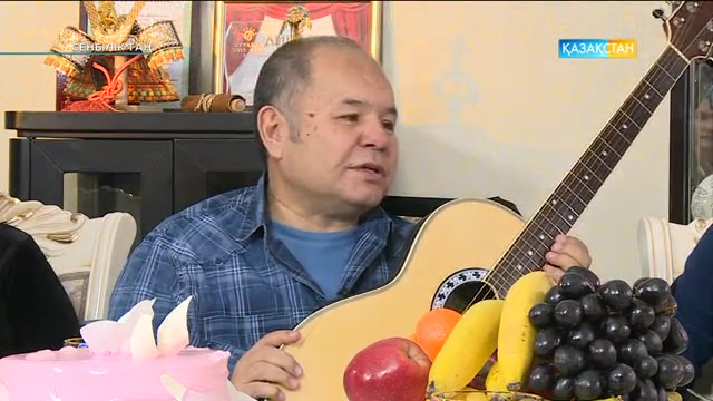 «Шаншар» әзіл-сықақ театрының директоры, белгілі сатирик Уәлибек Әбдіраймовтың отбасы. Сенбілік таң (Толық нұсқа)