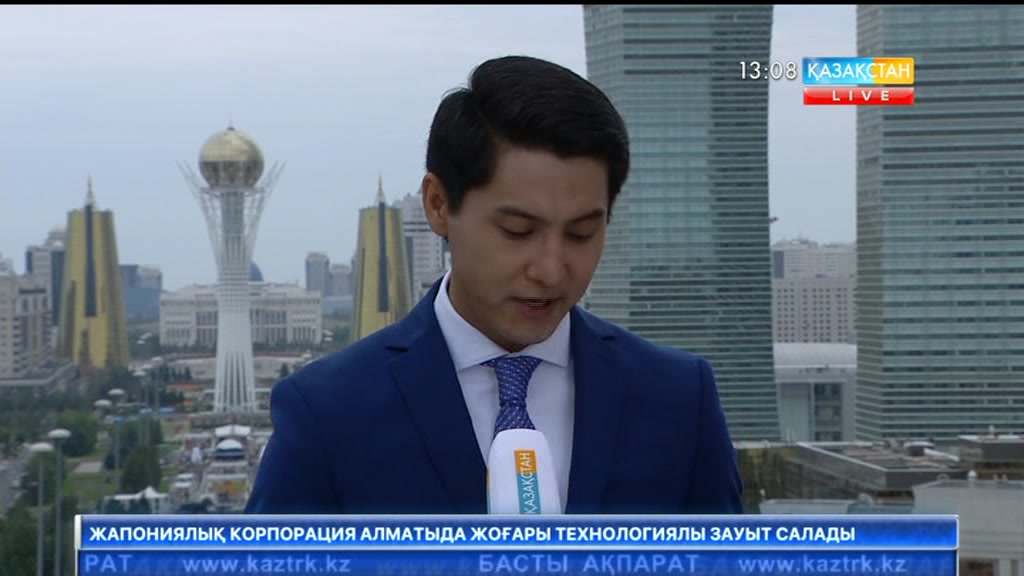 «Басты ақпарат» тілшісі Қымбат Досжан Астана күніне арналған шараның ортасынан ақпарат таратты