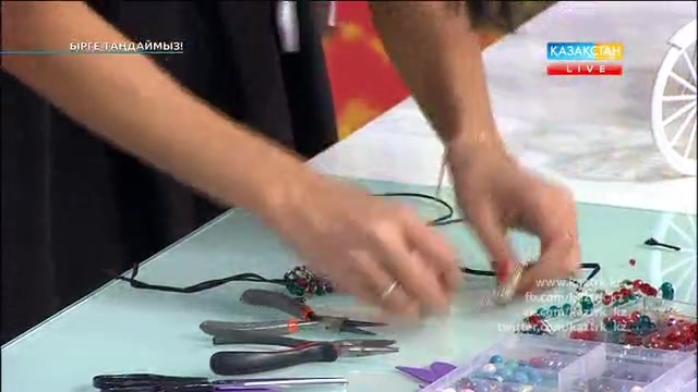 Кез келген үйден табылатын түйреуіштерден браслет жасау