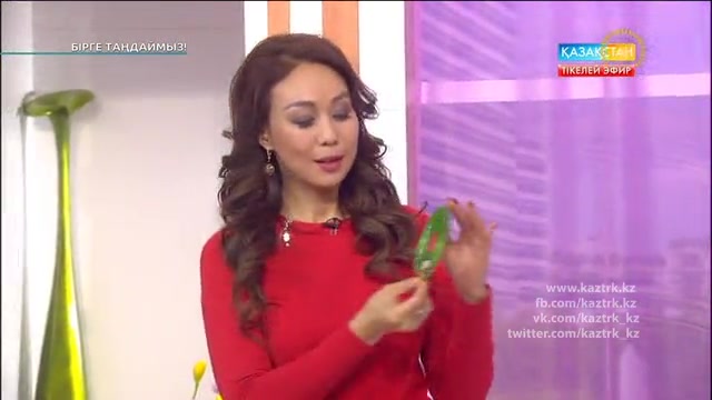 Кешкі көйлектің шаш үлгісімен үйлесім табуы. Бірге таңдаймыз!